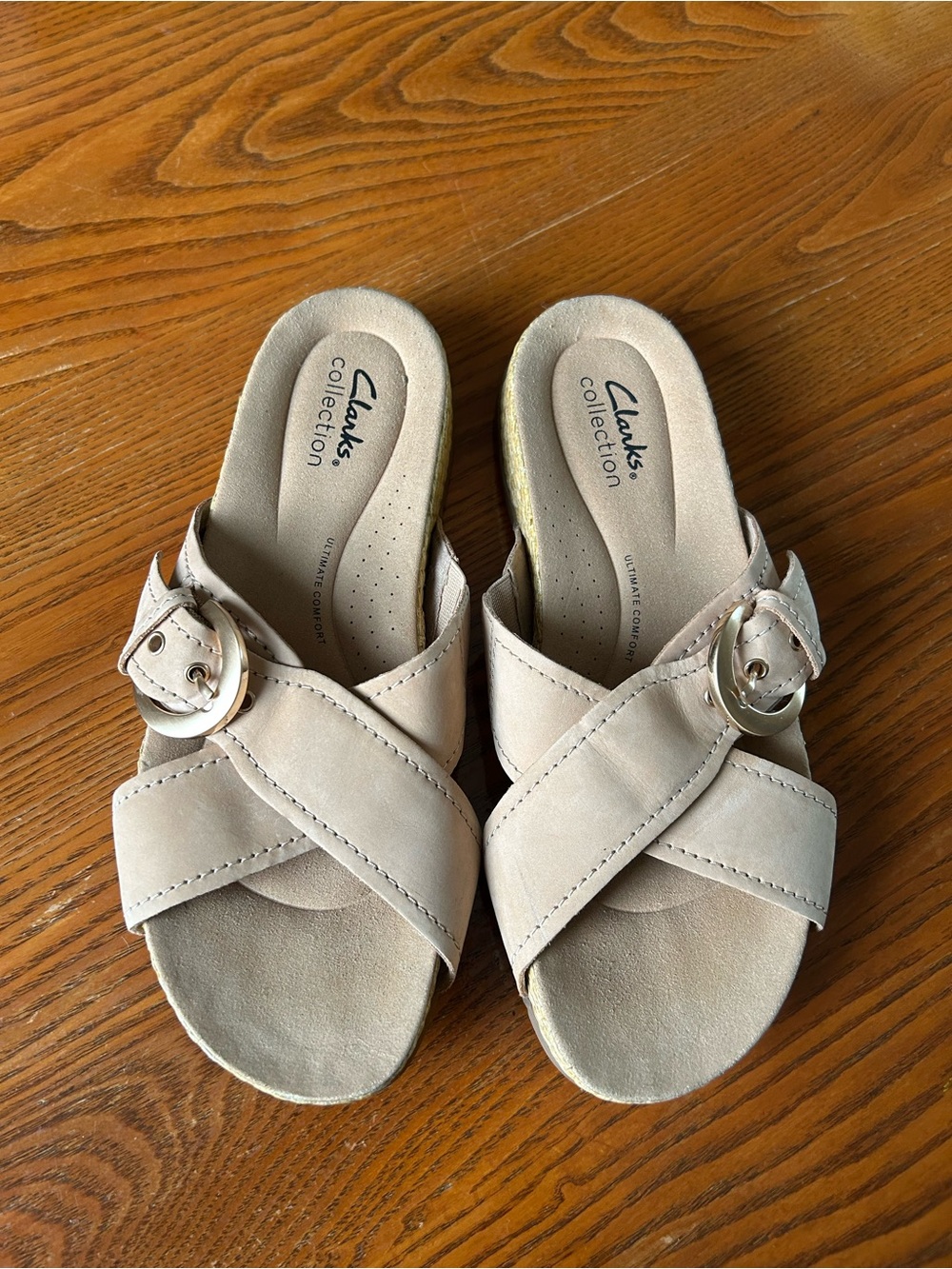 Clarks Ultimate Comfort Women's Beige Cross-Strap Buckle Slide Sandals